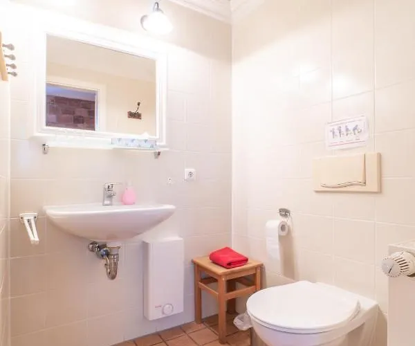 Vendégház Naumburger Wein & Sekt Manufaktur - 1824 Naumburg